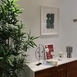Lisbon, T2 Renewed Duplex With River View, Beato, Apartamento *