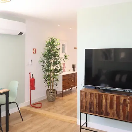 Lisbon, T2 Renewed Duplex With River View, Beato, アパート