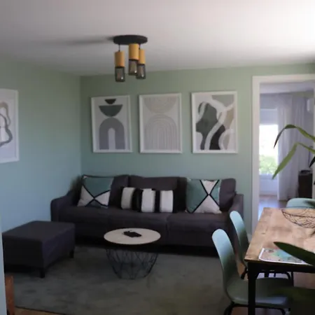 Lisbon, T2 Renewed Duplex With River View, Beato, アパート リスボン