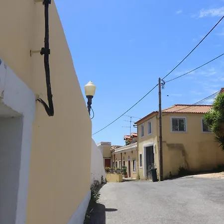 Lisbon, T2 Renewed Duplex With River View, Beato Appartement *