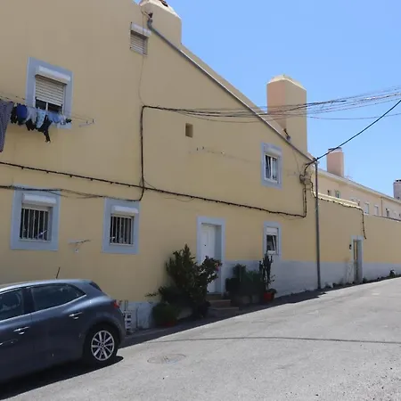 Lisbon, T2 Renewed Duplex With River View, Beato, Lisbona