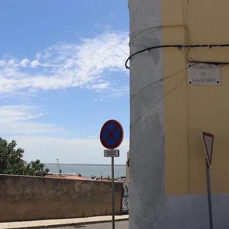 アパート Lisbon, T2 Renewed Duplex With River View, Beato, *