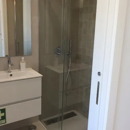 Lisbon, T2 Renewed Duplex With River View, Beato * Lissabon