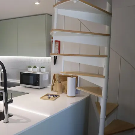 Daire Lisbon, T2 Renewed Duplex With River View, Beato,