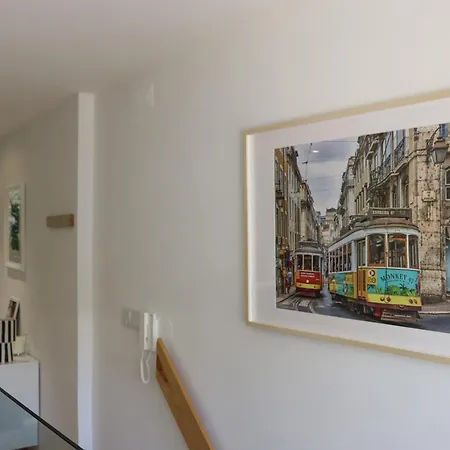 Lisbon, T2 Renewed Duplex With River View, Beato * Lissabon