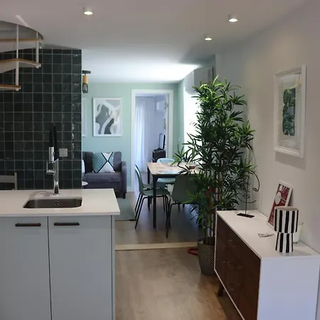 Apartamento Lisbon, T2 Renewed Duplex With River View, Beato,