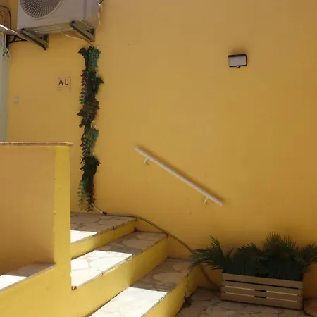 アパート Lisbon, T2 Renewed Duplex With River View, Beato, リスボン