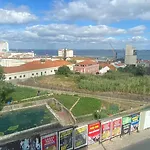 Lisbon, T2 Renewed Duplex With River View, Beato, דירה ליסבון