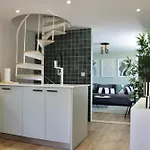 Lisbon, T2 Renewed Duplex With River View, Beato, ליסבון
