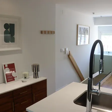 Lisbon, T2 Renewed Duplex With River View, Beato, アパート