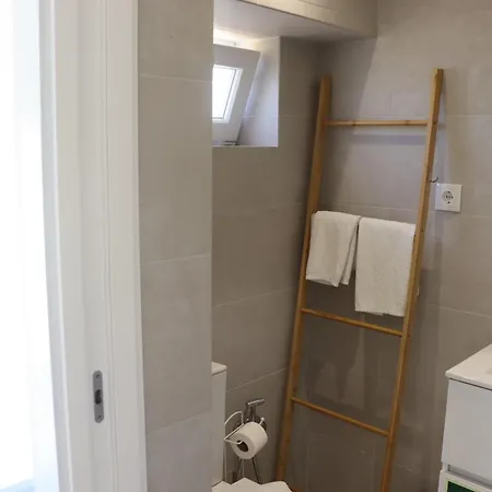 Apartment Lisbon, T2 Renewed Duplex With River View, Beato,