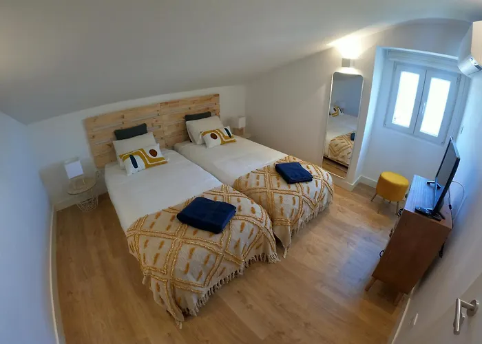 Lisbon, T2 Renewed Duplex With River View, Beato,