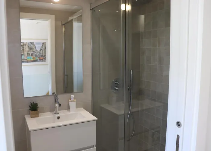 Lisbon, T2 Renewed Duplex With River View, Beato, דירה *