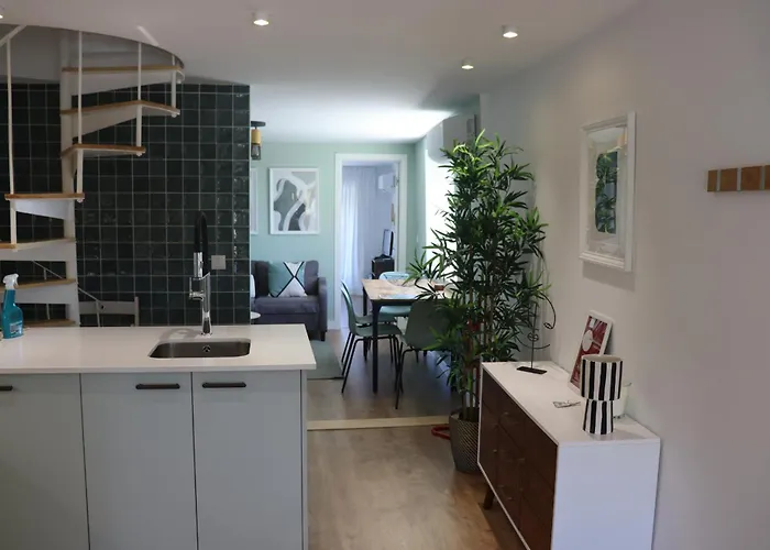 דירה Lisbon, T2 Renewed Duplex With River View, Beato,