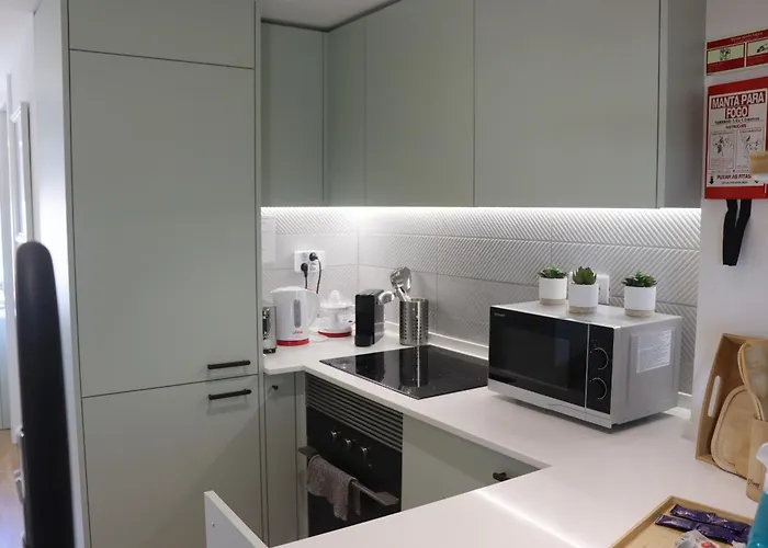 Lisbon, T2 Renewed Duplex With River View, Beato, דירה ליסבון