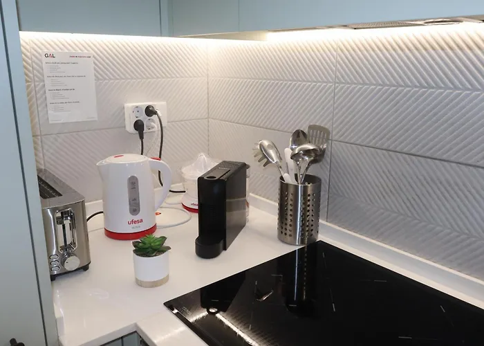 Lisbon, T2 Renewed Duplex With River View, Beato, דירה